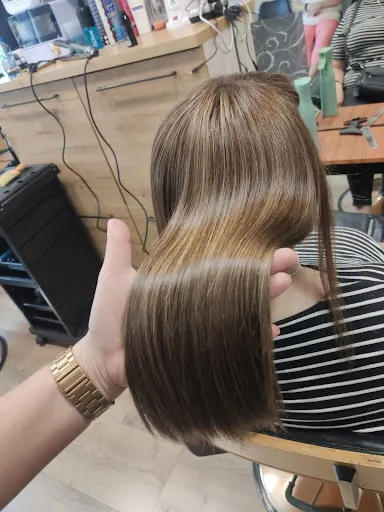 Kącik Fryzur - fryzjer Przemyśl - koloryzacja - fryzjer damski dziecięcy Przemyśl - barber
